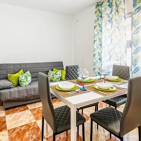 3 Bedroom Cozy Apartment In Cordoba